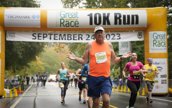 Adult male race participant excited to be running in the Pittsburgh Great Race