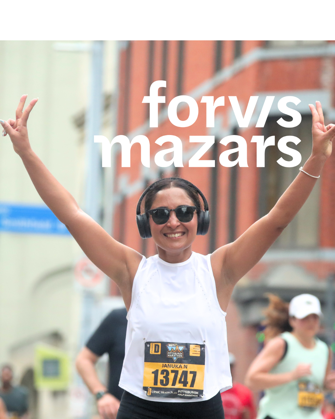 Runner smiling with Forvis Mazar logo