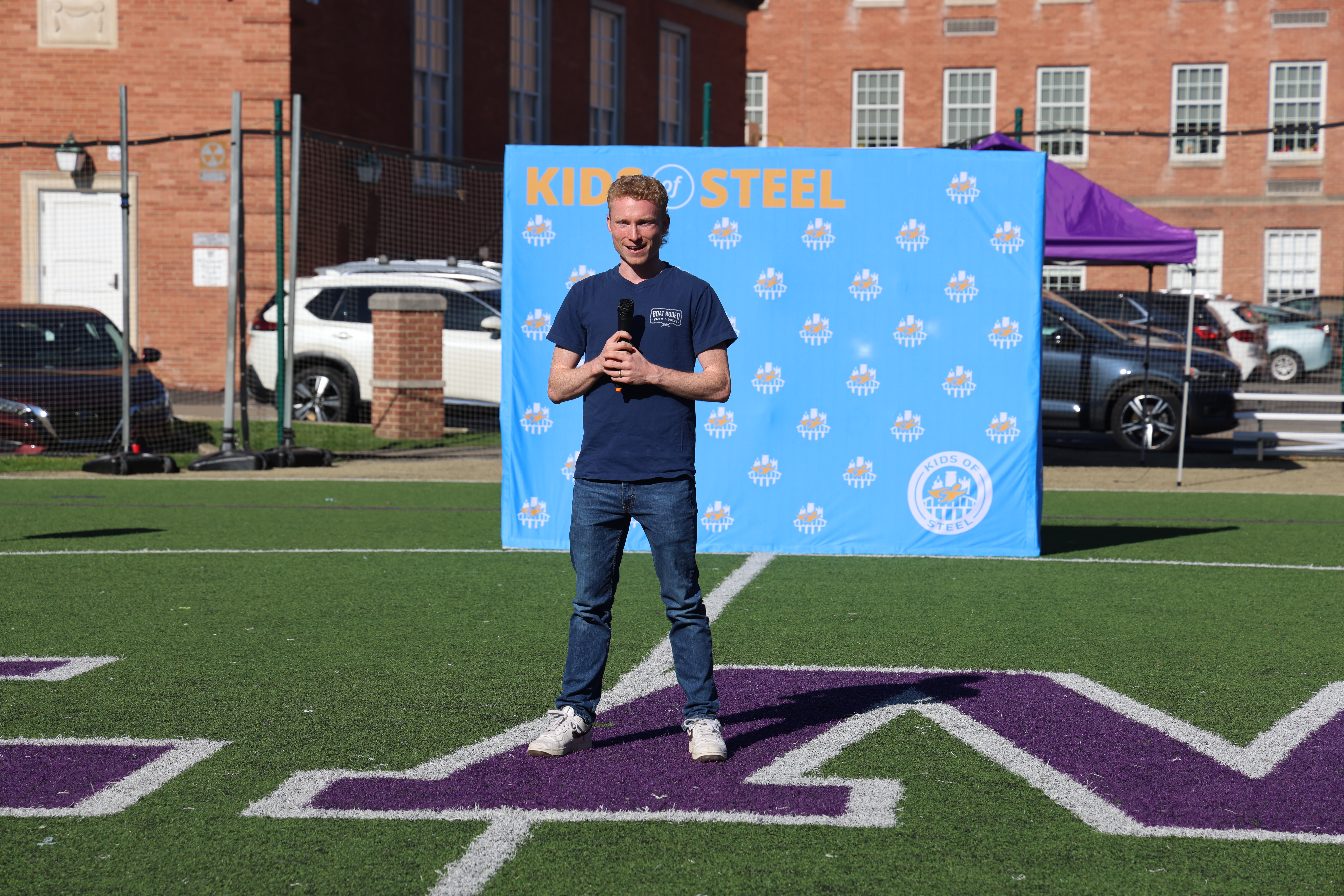 Will Loevner speaks at Winchester Thurston's Lower School Field Day as part of P3R's Kids of Steel Program.